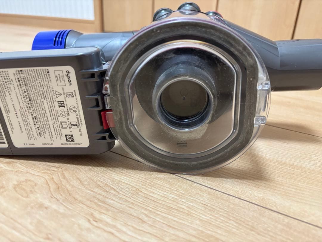【S】 Dyson V7 SV11 コードレスクリーナー　スタンドセット