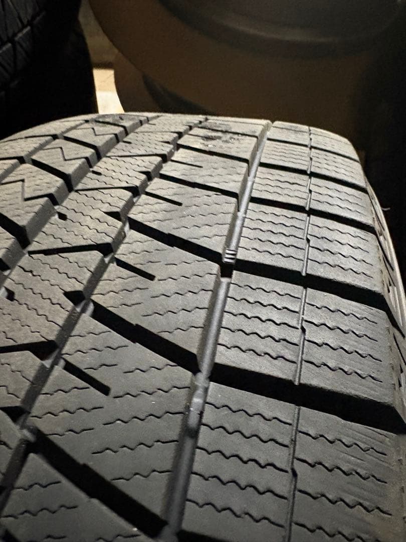 売切セール！1月31日まで【送料込】235/60R18 スタッドレスセット