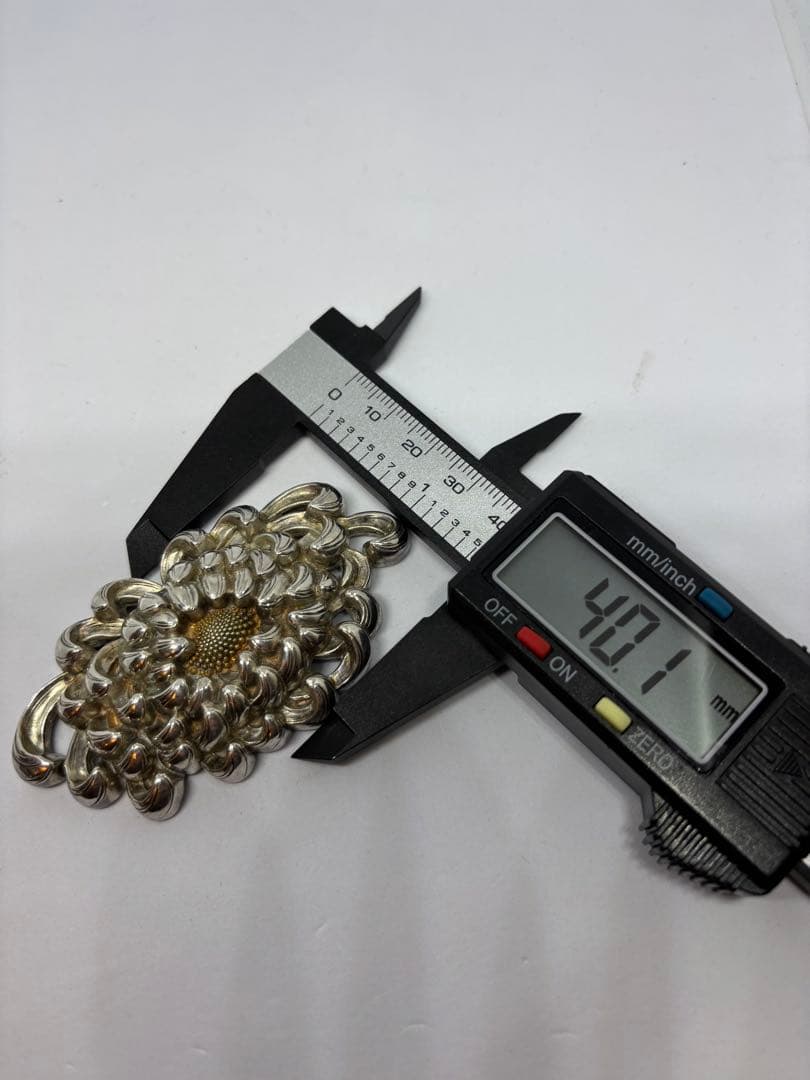 菊　彫金　金工　アンティーク　不明