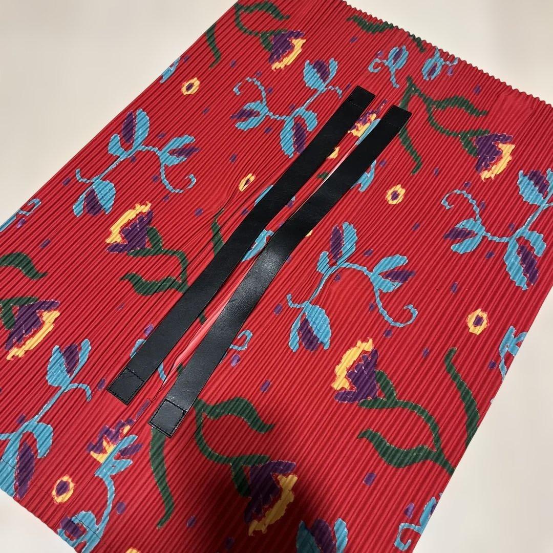 ISSEY MIYAKE me 花柄クラッチバッグ