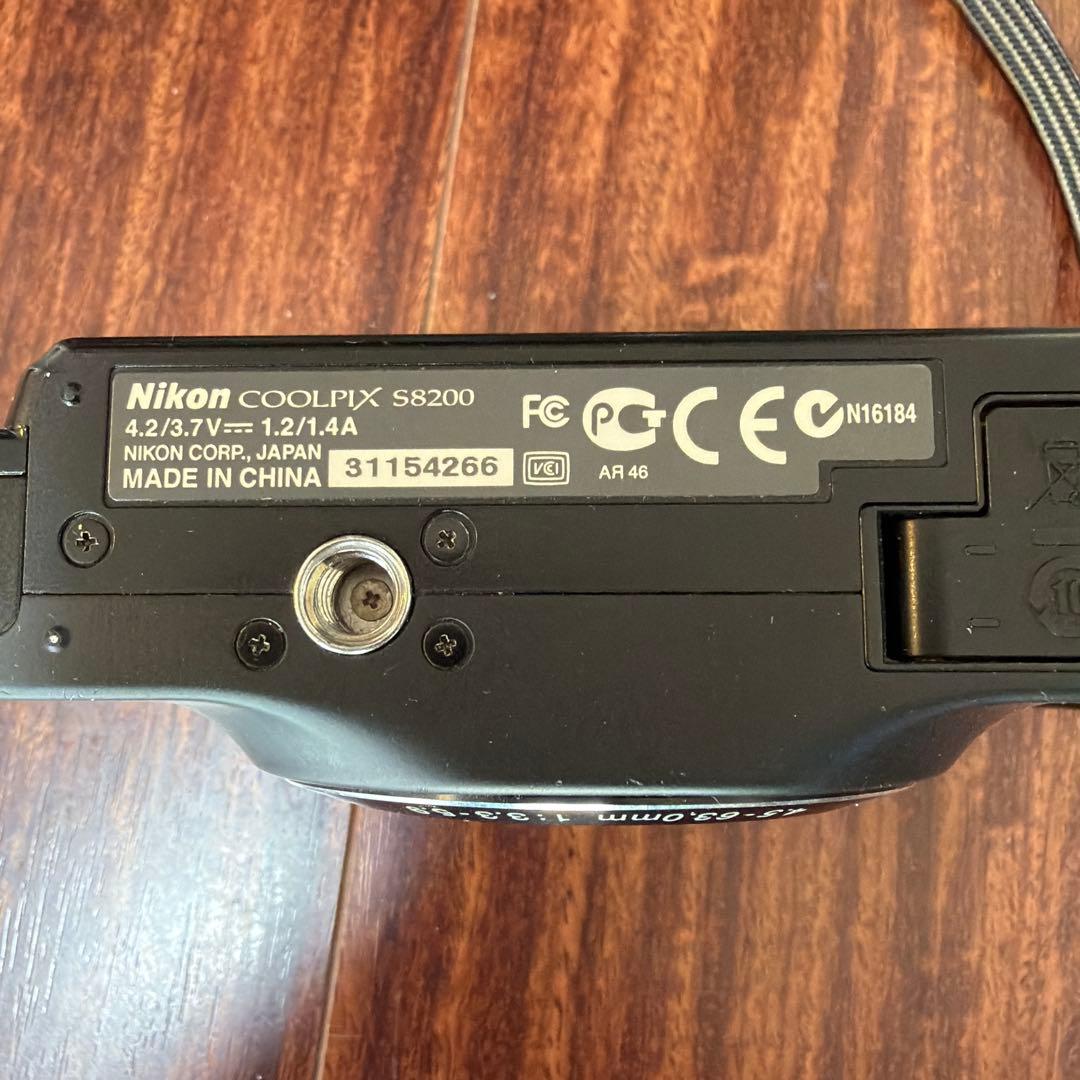 ニコンCOOLPIX S8200 デジカメ（充電器、4GBのSD付）