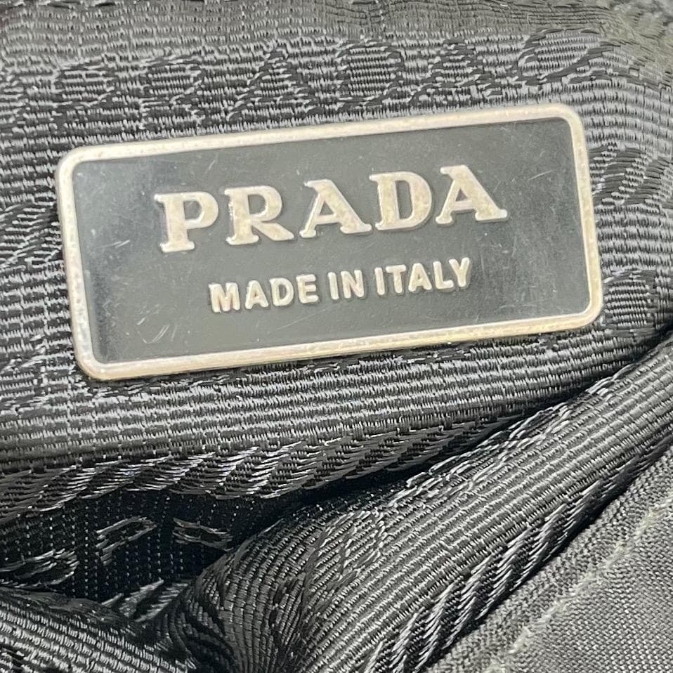 美品✨PRADA プラダ　ナイロン ショルダーバッグ　三角プレート　白タグあり