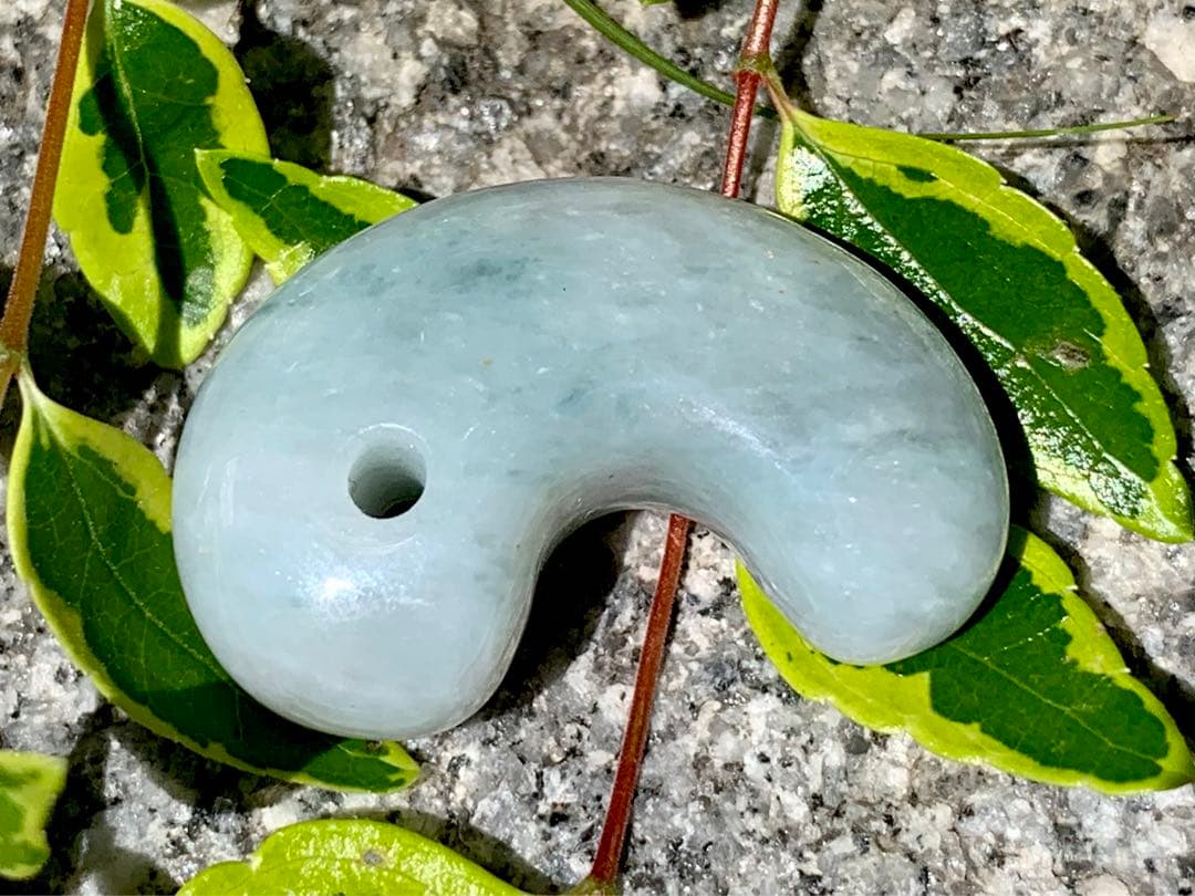 ⭐️本物をお身近に　吉祥開運の糸魚川翡翠勾玉　本物ジェダイト‼️　外部鑑別書付