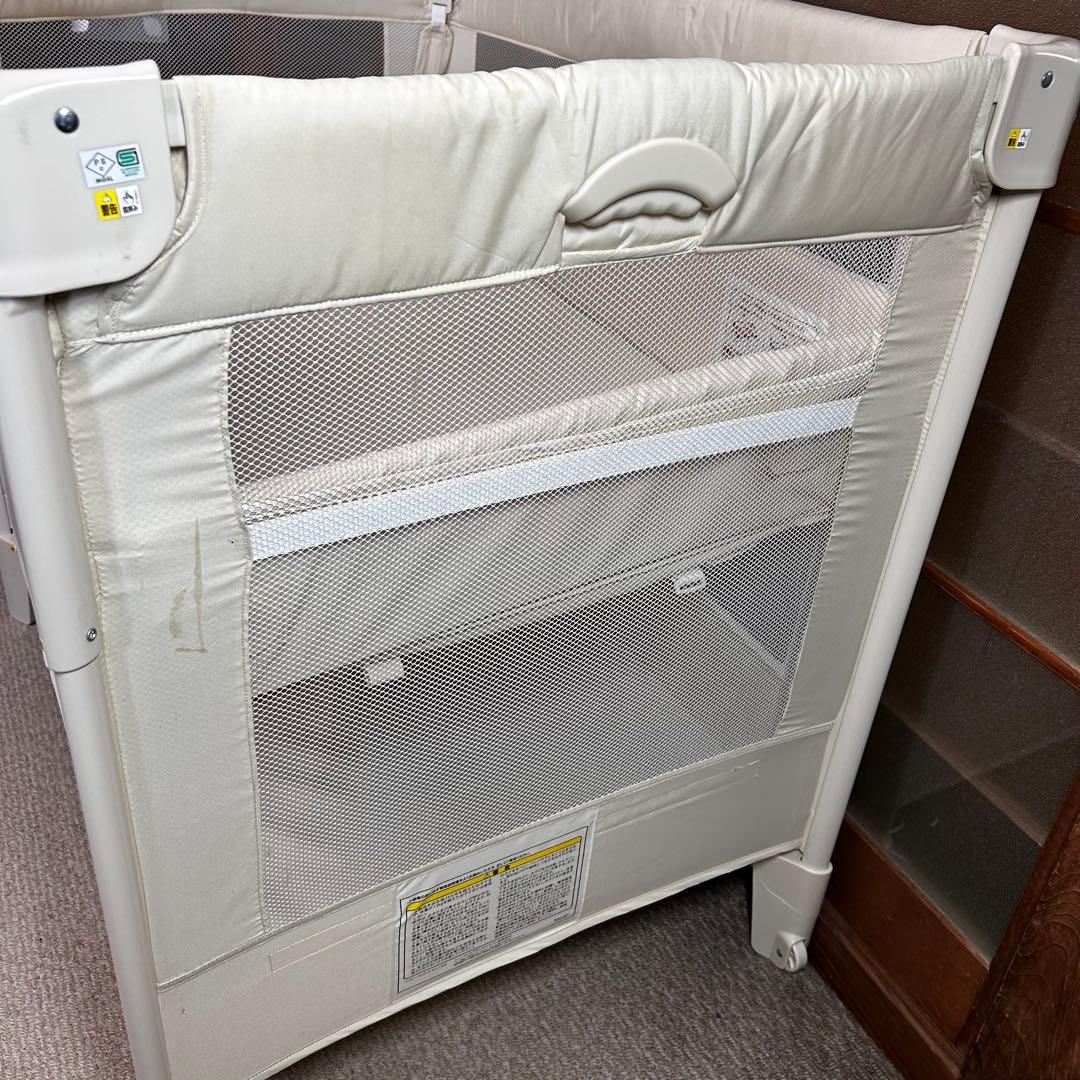 【良品】アップリカ ココネルエアー ベビーベッド　ミルクWH　ホワイト