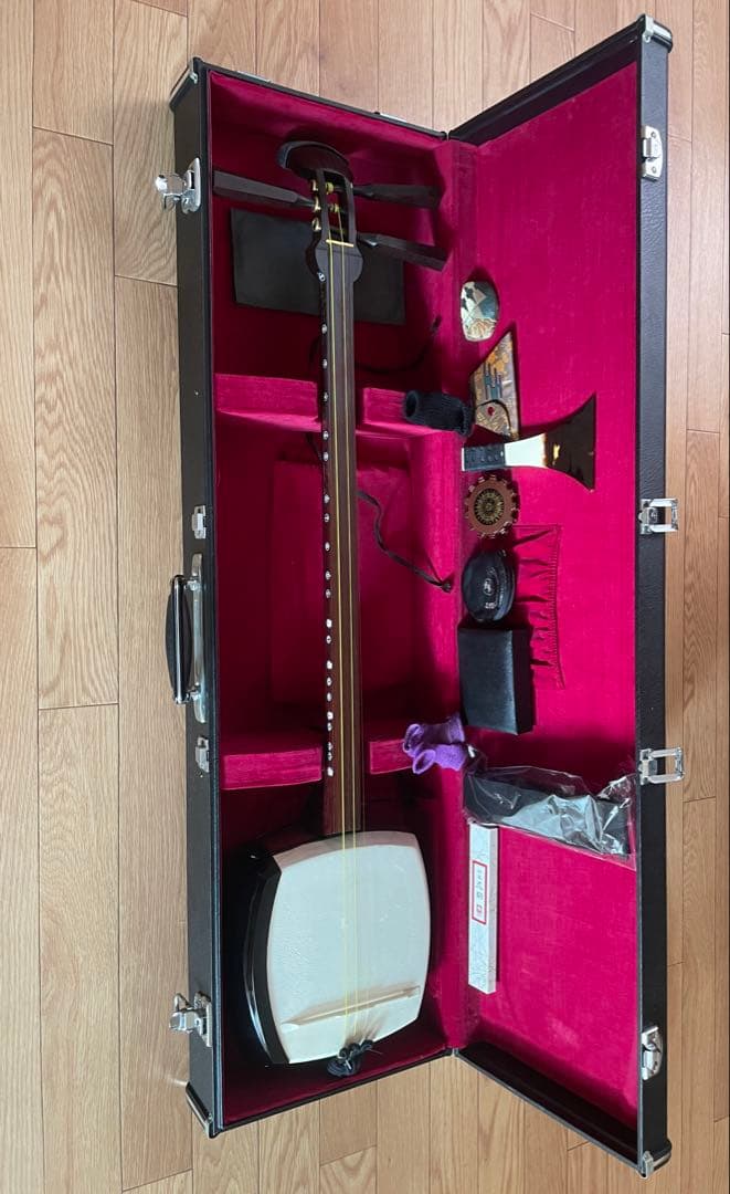 津軽三味線 紅木 全長101cm 棹3.3 撥・ケースなど付属品付　たのメル便