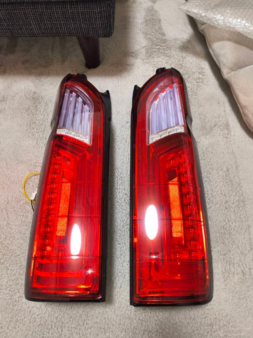 ハイエース用クリスタルアイ・テールランプ