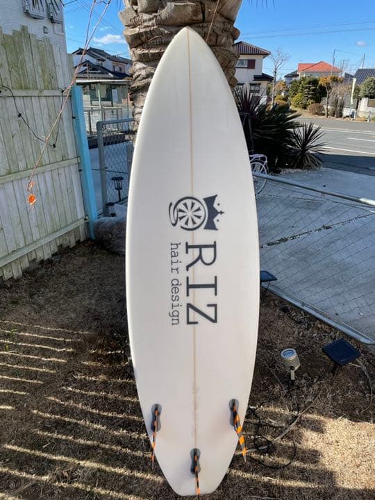 3年前にフルオーダーしたボードですかなり状態が良いです、日焼けもありません。