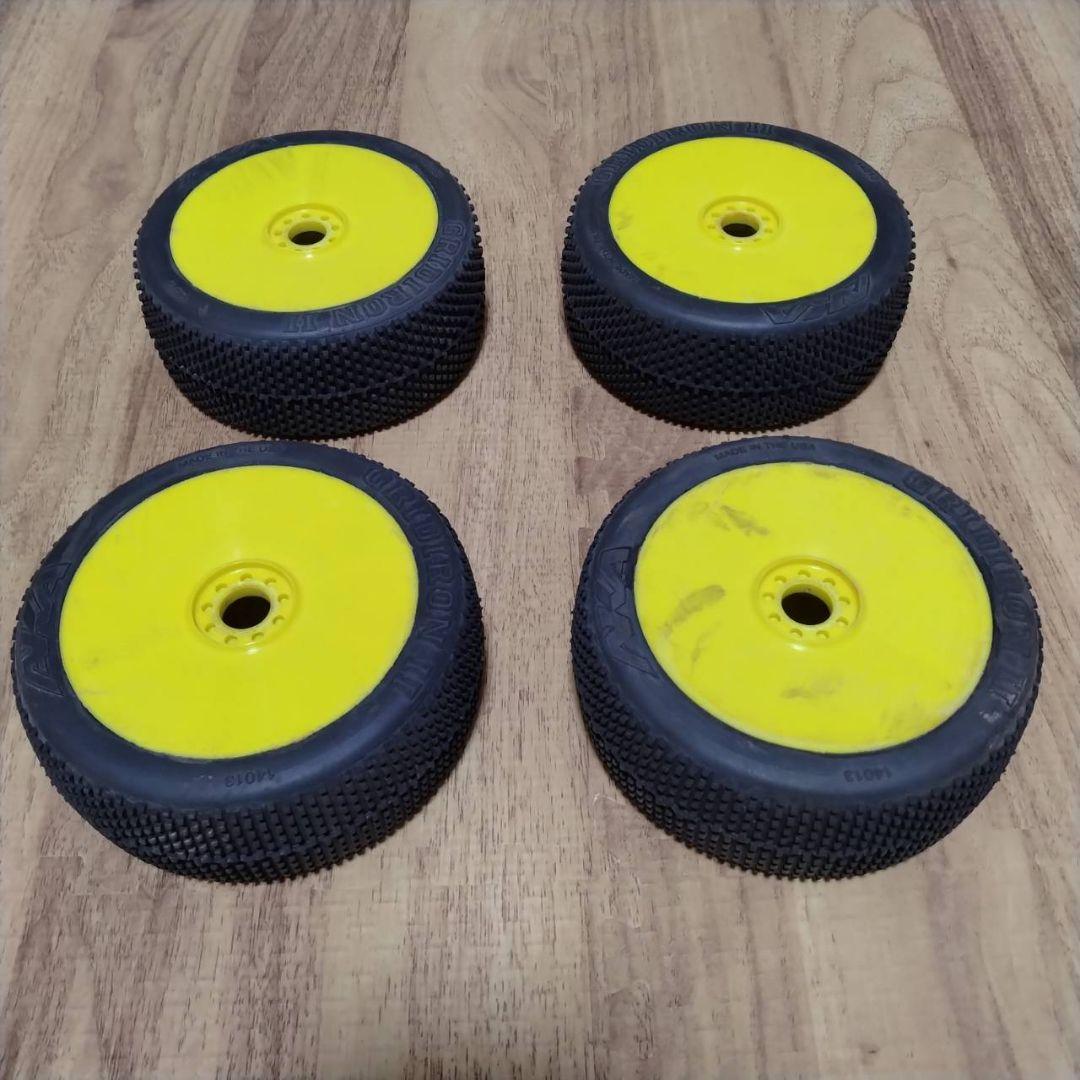 京商　インファーノ　新品未使用品と中古タイヤのセット