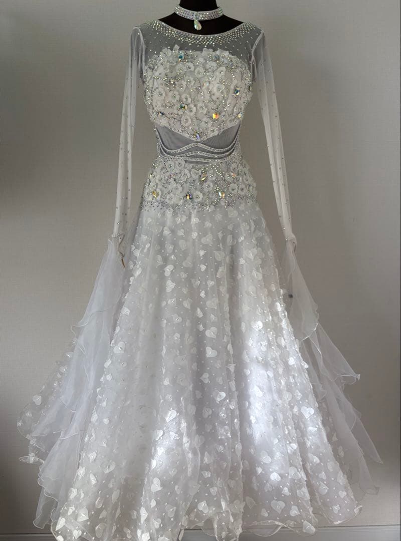 【処分価格】社交ダンスドレス　デモ用ドレス　競技用　ソシアル　白