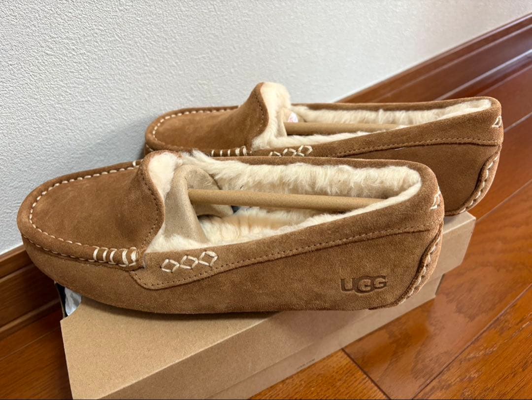 UGG モカシン アンスレー　２４センチ　新品未使用