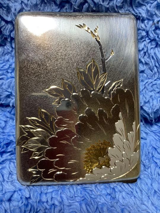 値下げ　レトロ銀製彫刻　コンパクトミラー