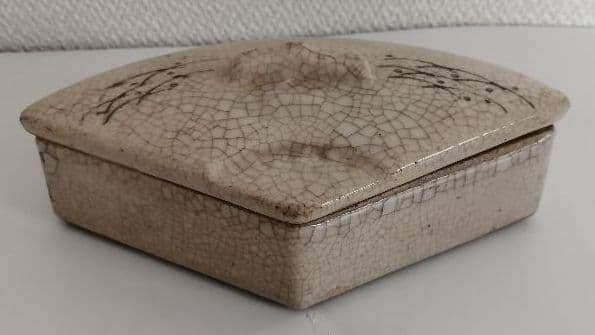 焼物　扇形小物入れ