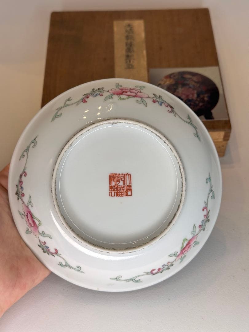 希少品 中国大清乾隆年製 百花不落地小皿 金彩満彩絵 盘口金彩 有銘 共箱共布