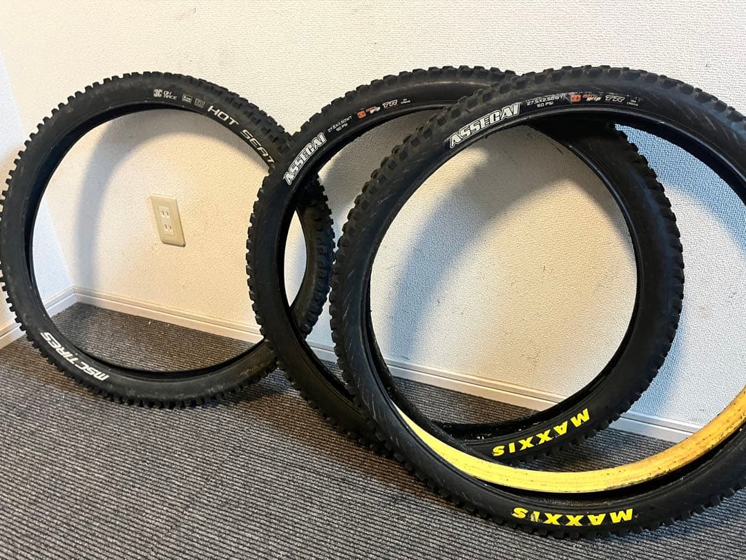 ダウンヒルタイヤセットASSEGAI 27.5 x 2.5 WT