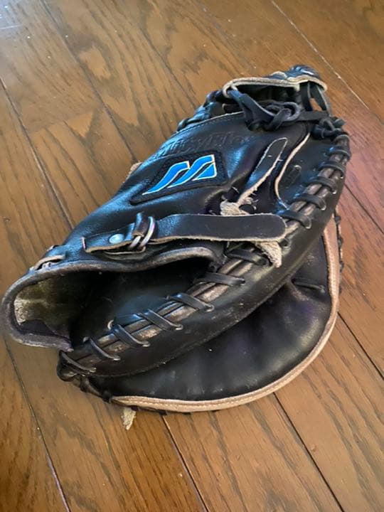 軟式用キャッチャーミットです。