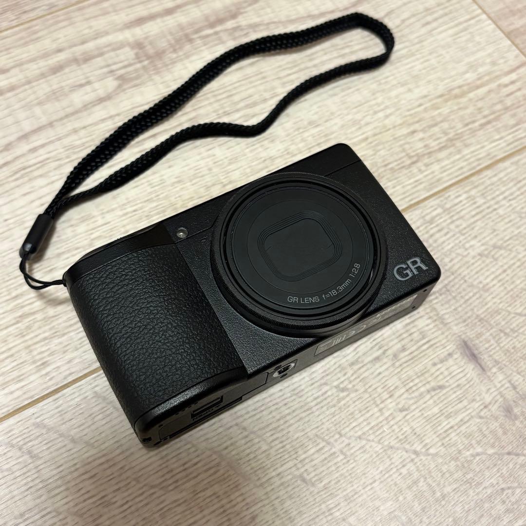 ★ショット数935回 RICOH GR III コンパクトデジタルカメラ