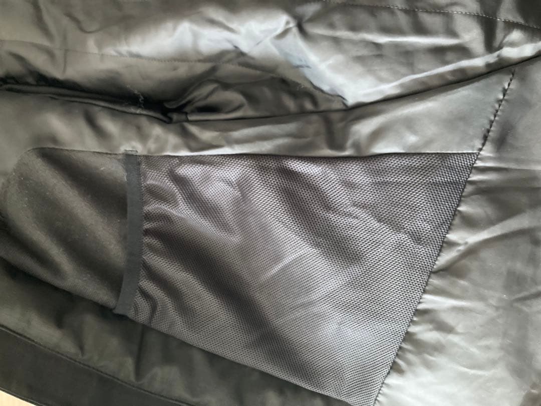 【人気】デサント　女性用スキーウエアー