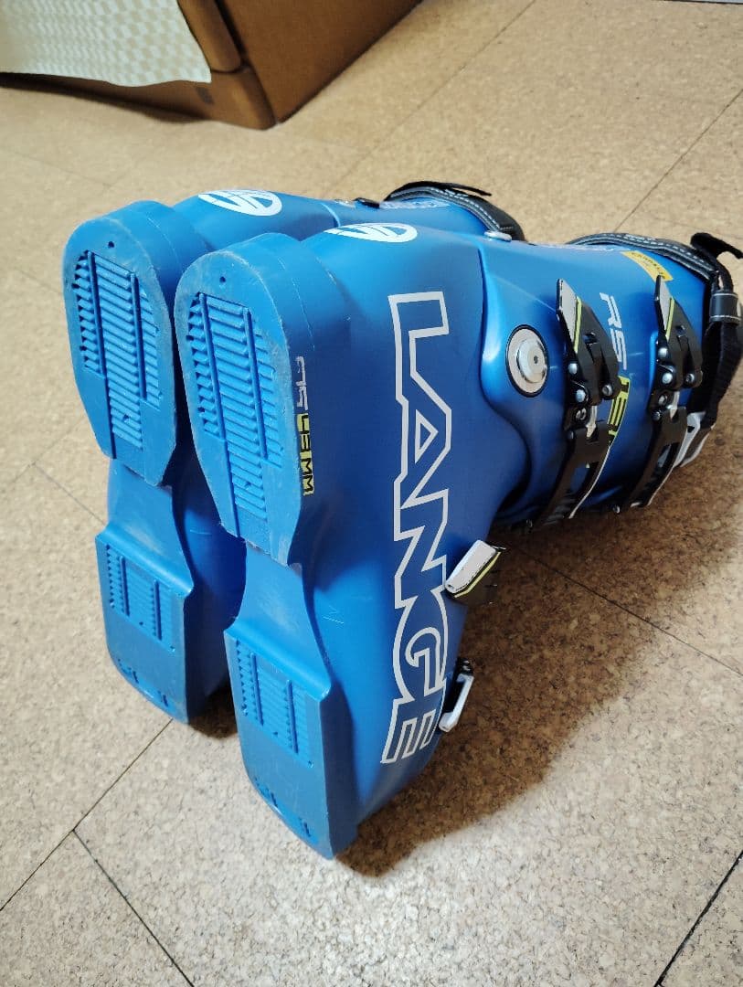 LANGE RS 130 スキーブーツ 男性用 青