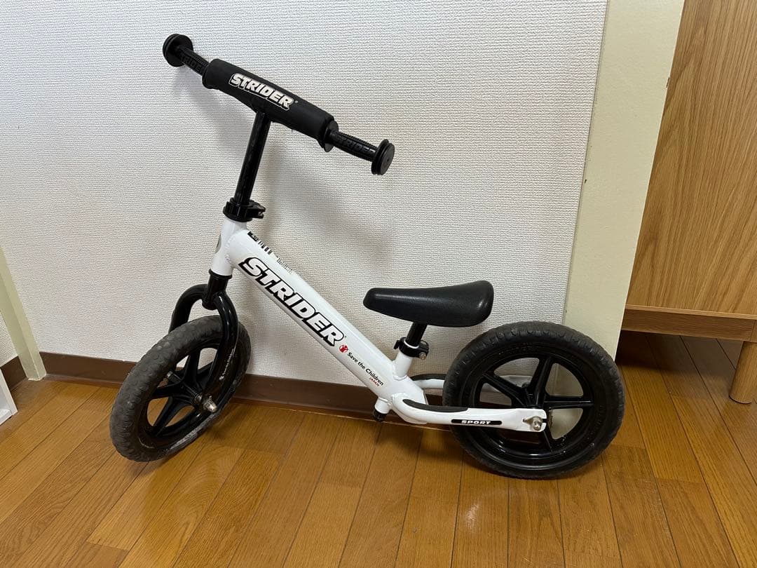 STRIDER バランスバイク ホワイト・ブラック　専用バッグ付