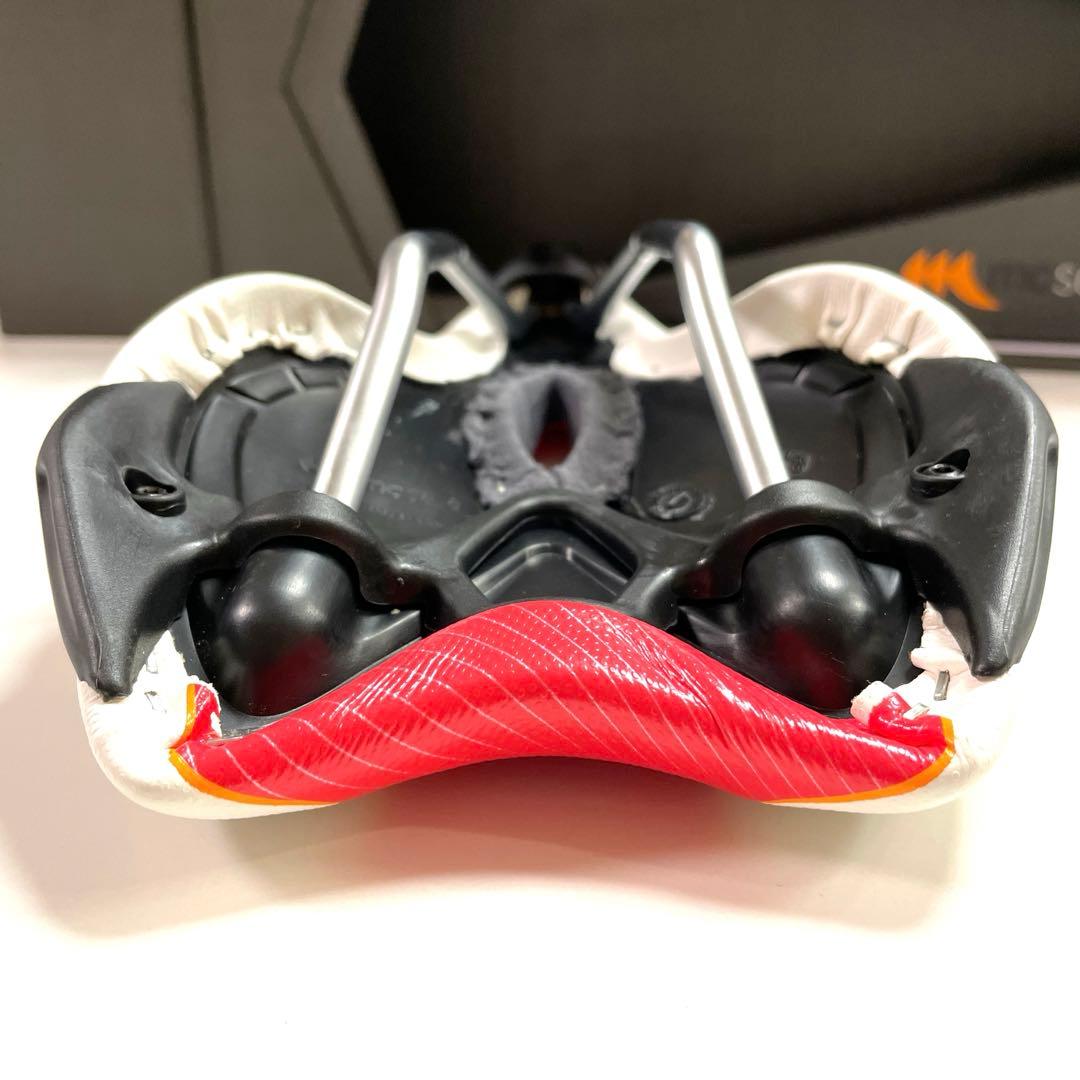 【新品】自転車サドル　MCselle マクセラ　サドル箱入り