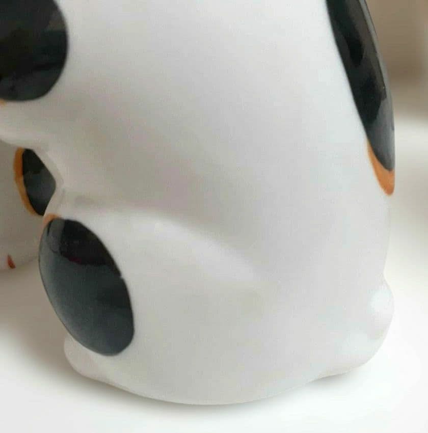 126 瀬戸焼 縁起物 赤絵 お祈り猫（大） 招き猫 陶器製 高さ約12cm