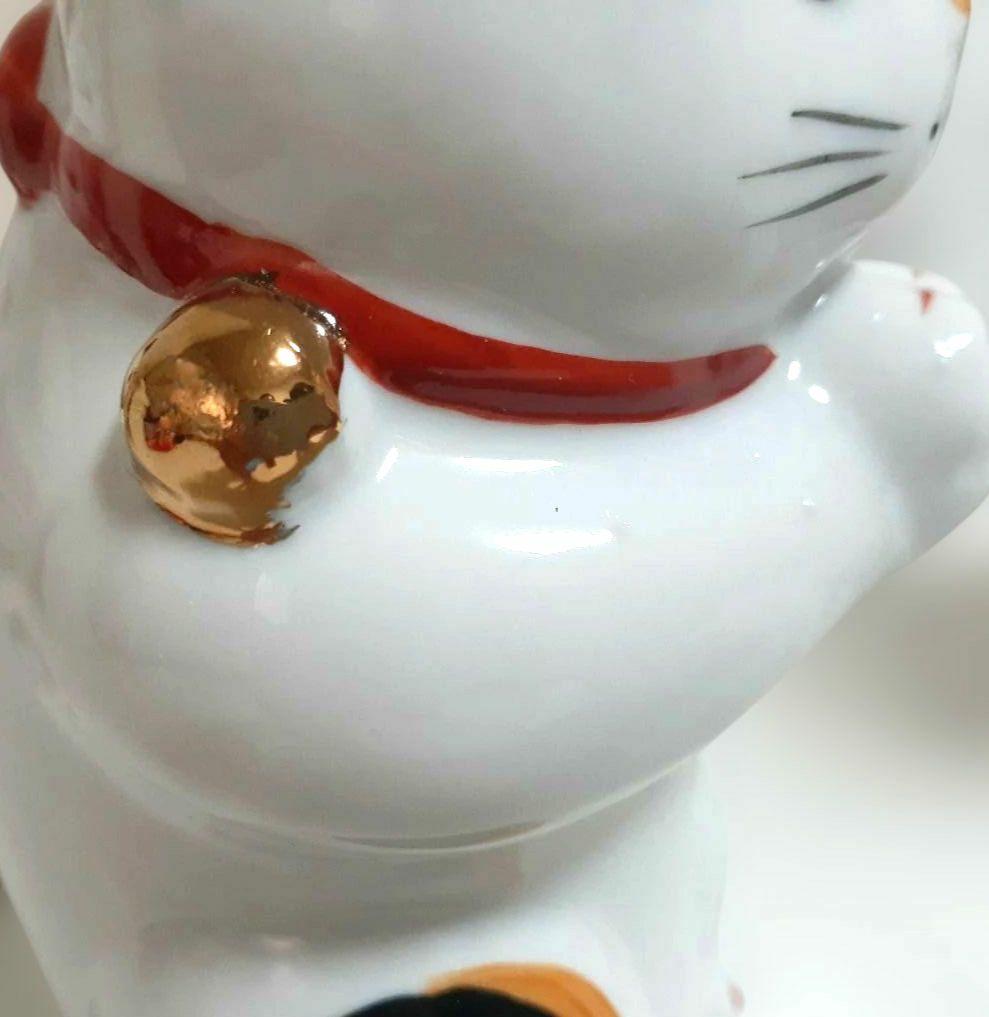 126 瀬戸焼 縁起物 赤絵 お祈り猫（大） 招き猫 陶器製 高さ約12cm