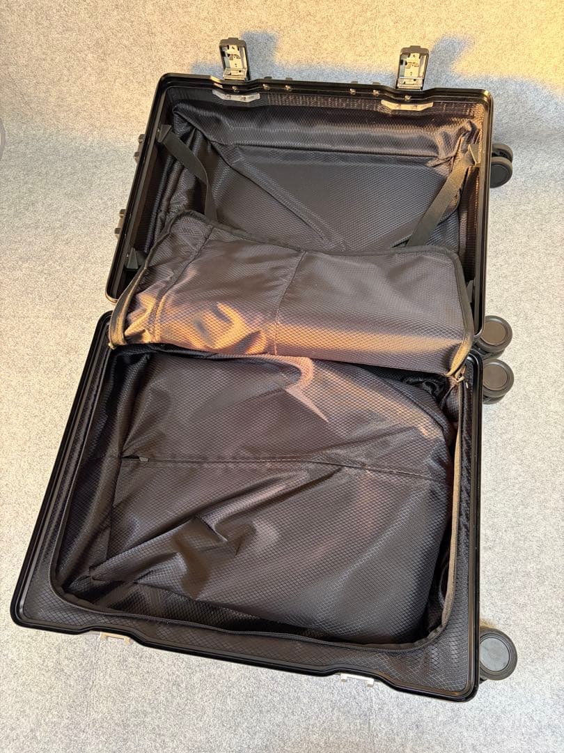 【週末価格】タビトラ　スーツケースキャリーUSBポート付き