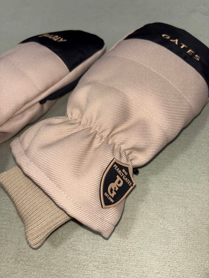 （新品）パーリーゲイツ、防寒ミトングローブ、ベージュと黒色、完売品