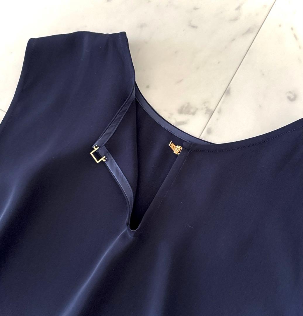 極美品 カデュネ スカラケープ2wayブラウス 洗える ネイビー 38 濃紺