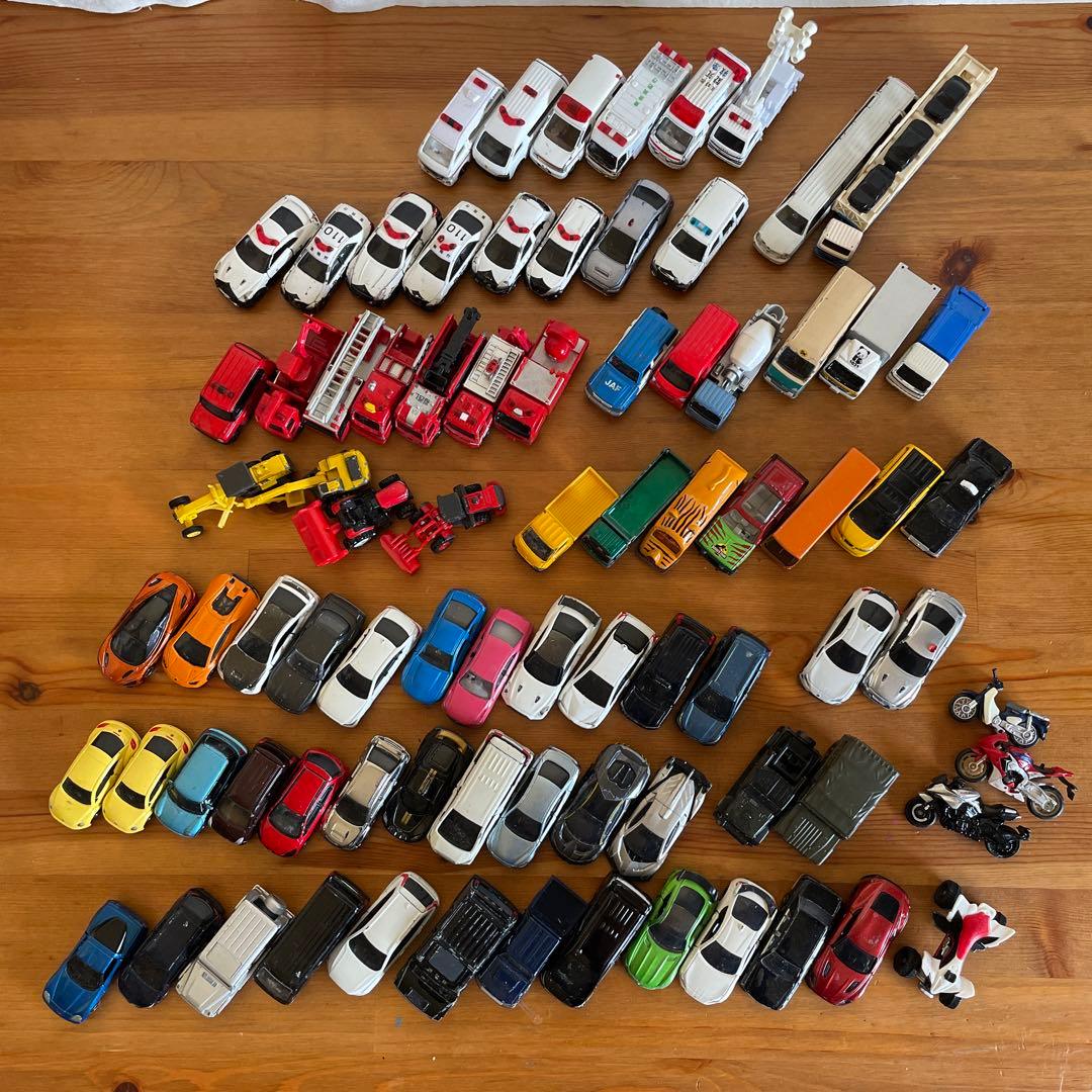 トミカ８２台セット販売