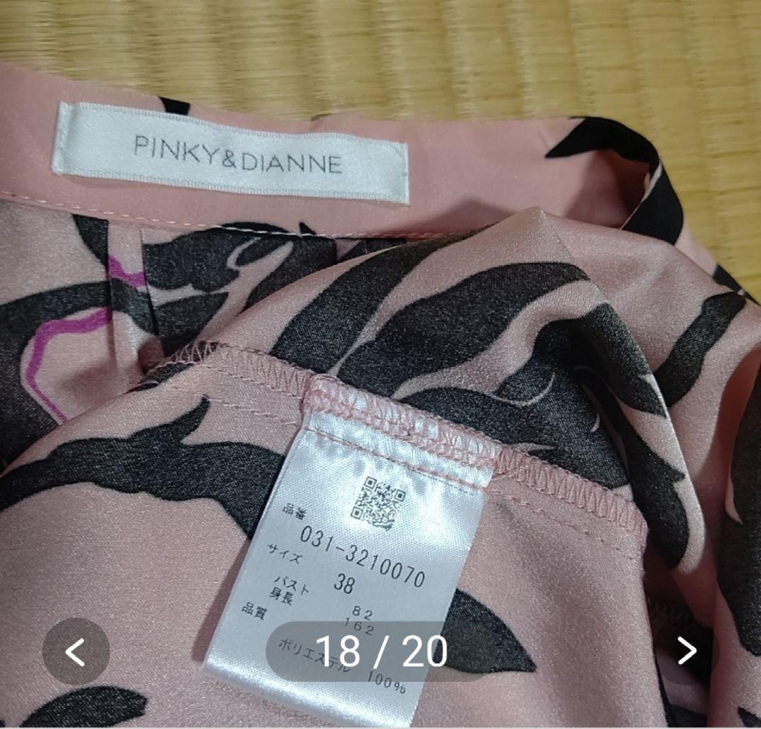 新品未使用ピンキーダイアンフラワープリントブラウス