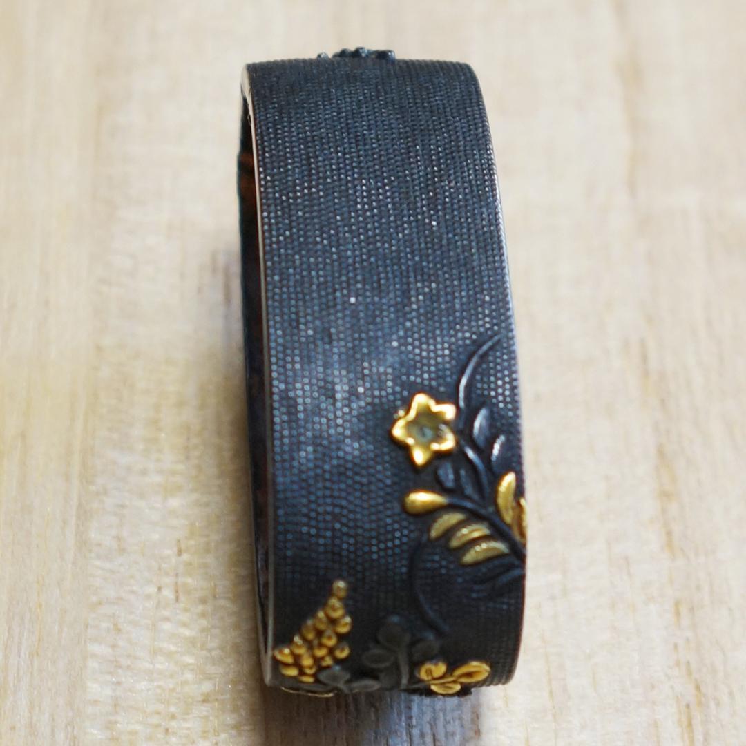 【草花図縁 赤銅魚子地 金銀銅象嵌】 刀装具 縁頭 鍔 鐔 日本刀 武具 骨董