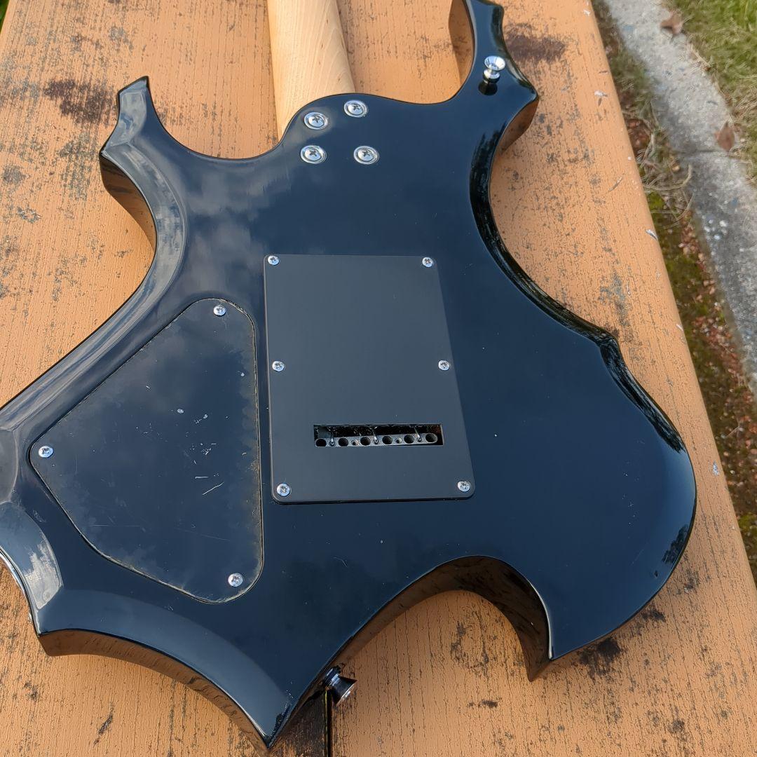 サンバースト エレキギター ユニークデザイン