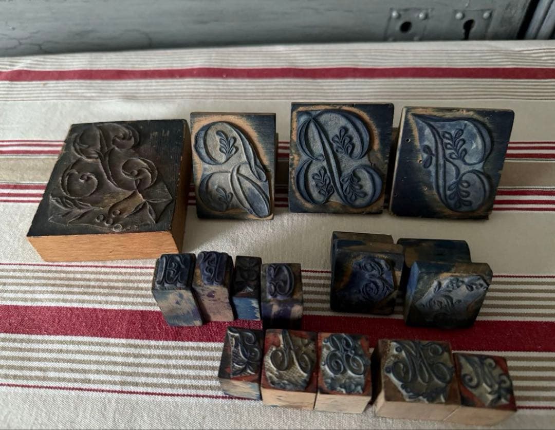 フランスアンティーク　モノグラム　刺繍　木製スタンプセット