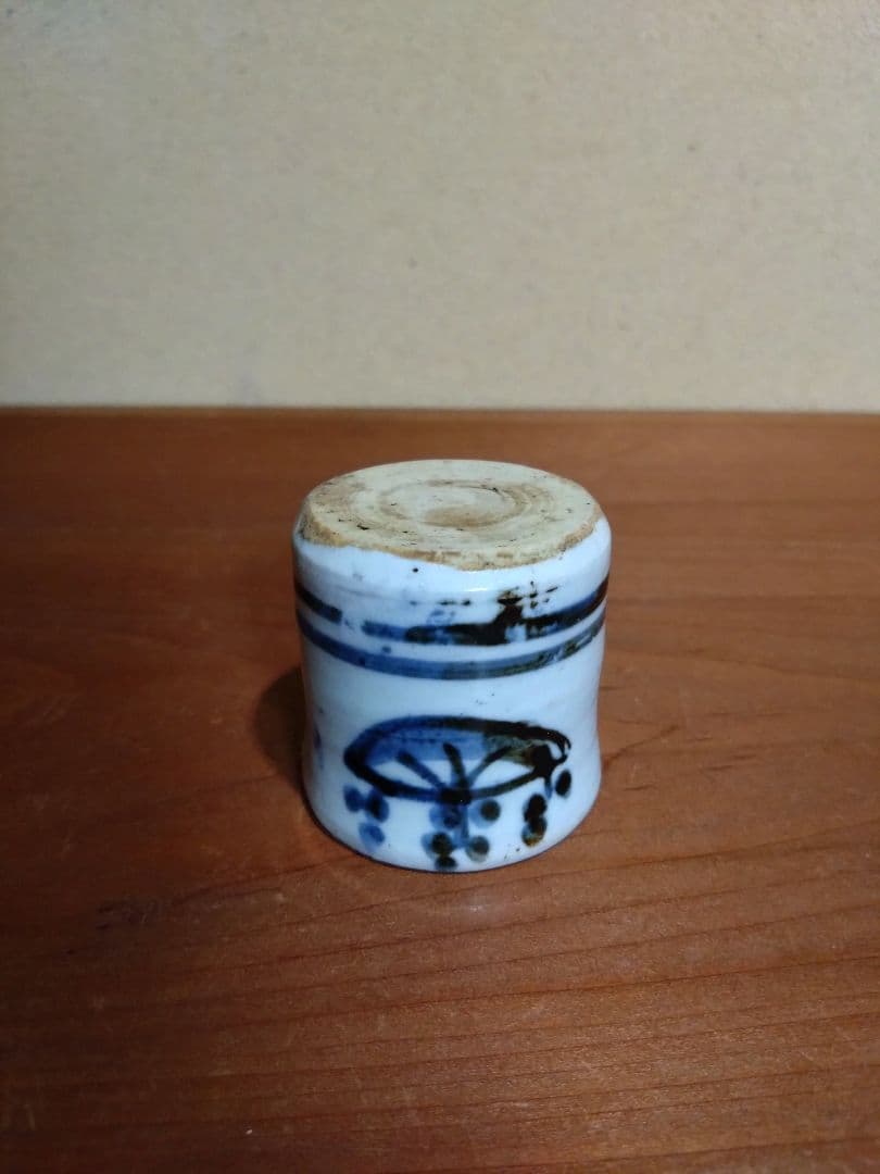 別冊太陽 「やきものの真贋と鑑定」所載 古伊万里 桐紋 筒盃