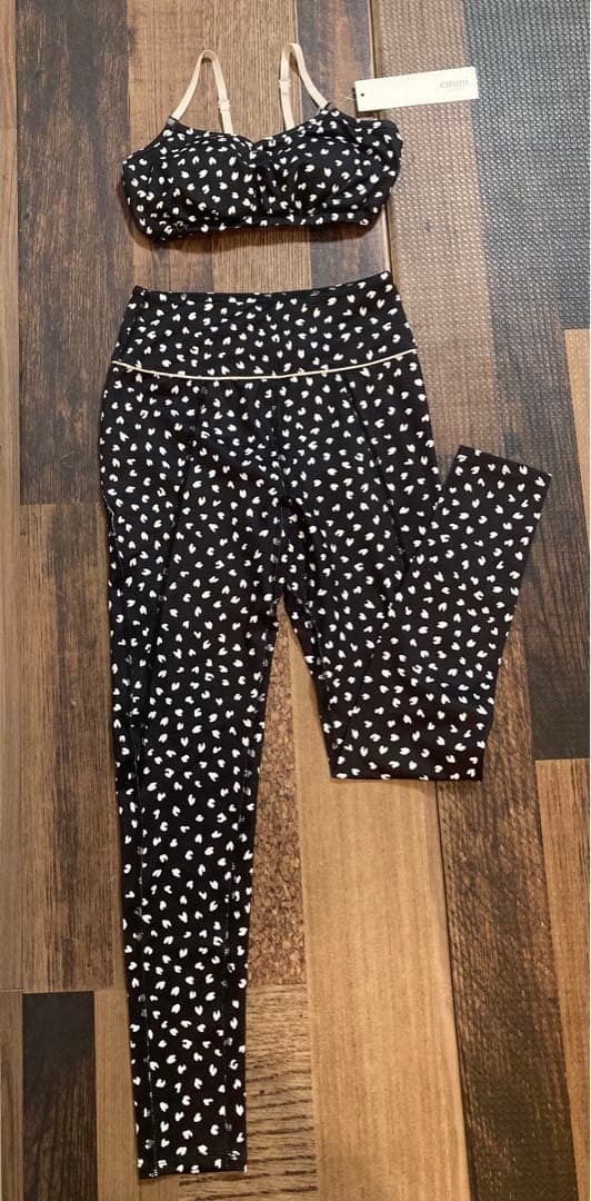 極美品　emmi yoga エミヨガ　ヨガウェア　ハート柄　S