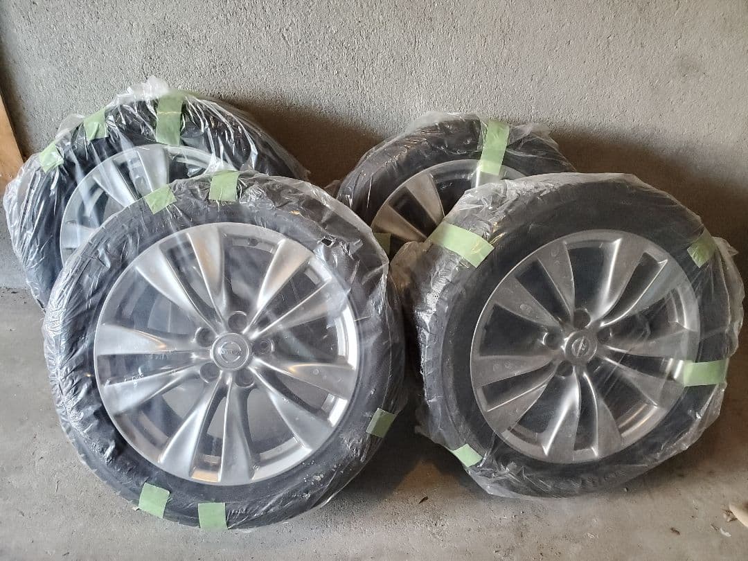 日産Y51フーガ/18インチ アルミホイール タイヤセット