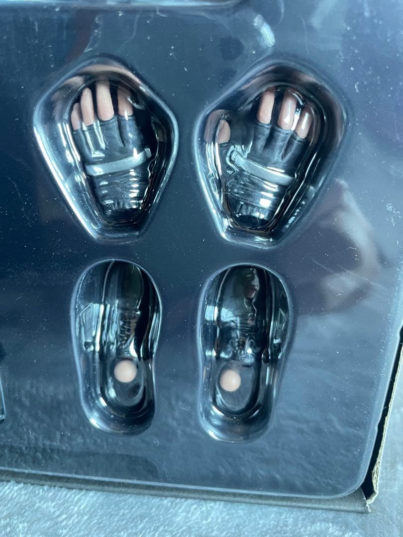 トニー・スターク（メカテスト版）　アイアンマン　１／６スケールフィギュア