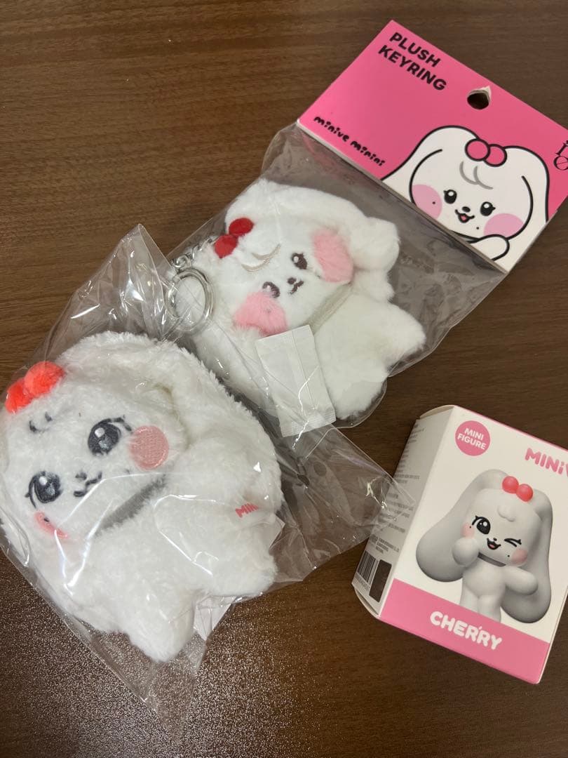 IVE ウォニョン　minive チェリー　ぬいぐるみ　キーホルダー　セット
