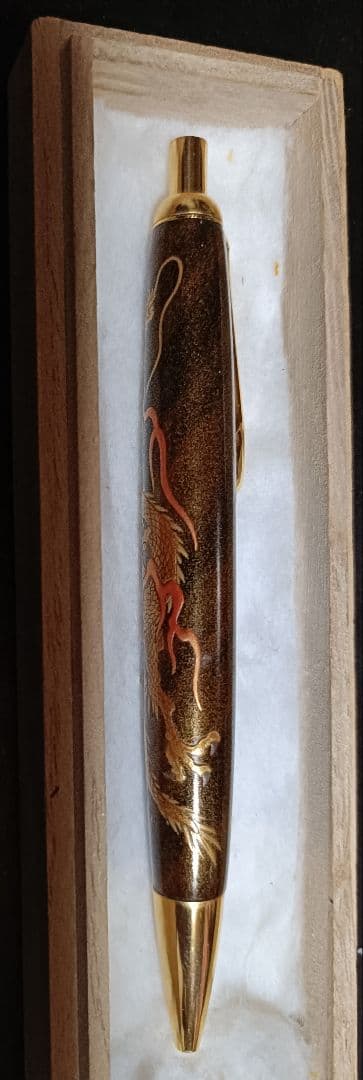 ドラゴン装飾の高級ボールペン