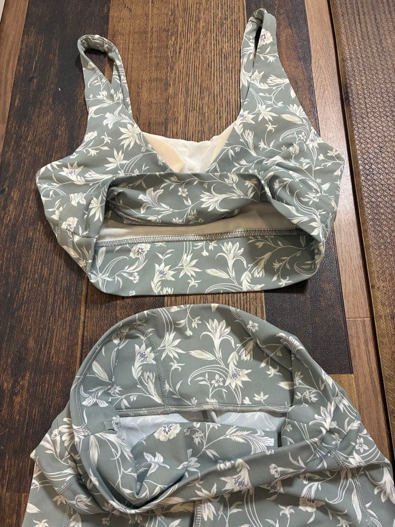 極美　emmi yoga エミヨガ　ヨガウェア　スモークグリーン　M