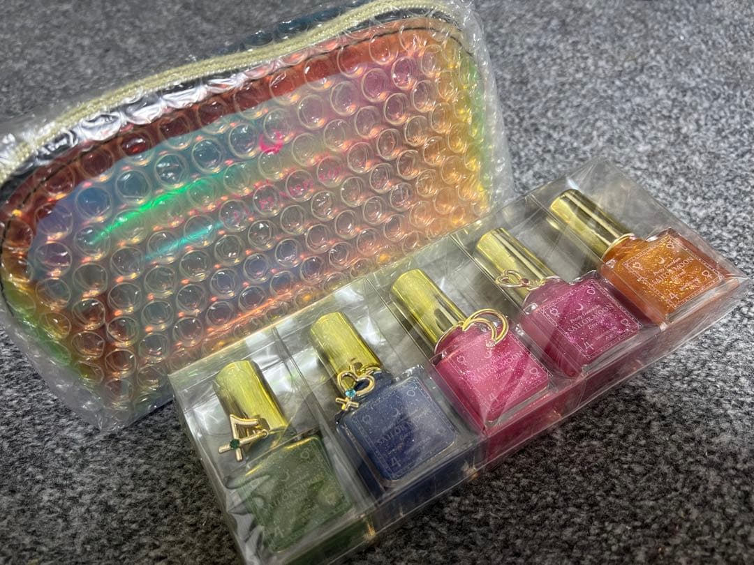 セーラームーン　コニカミノルタコラボ　マニキュア5本セット　ノベルティポーチ付き