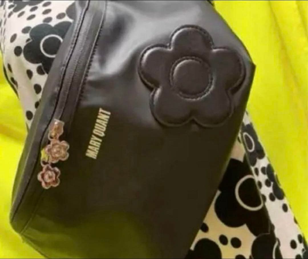 MARY QUANT ボディバッグ 黒　最後の一つ