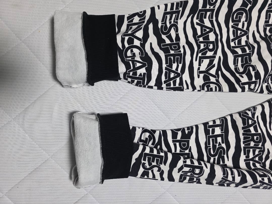 Syoです!新品同様パーリーゲイツゼブラ柄裏起毛セットアップ６