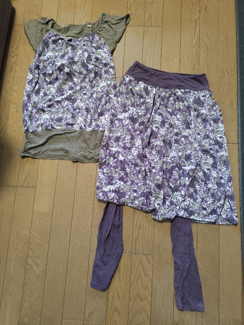 チャコット　トップスとガウチョパンツ　上下セットアップ　紫色　花柄　ヨガ