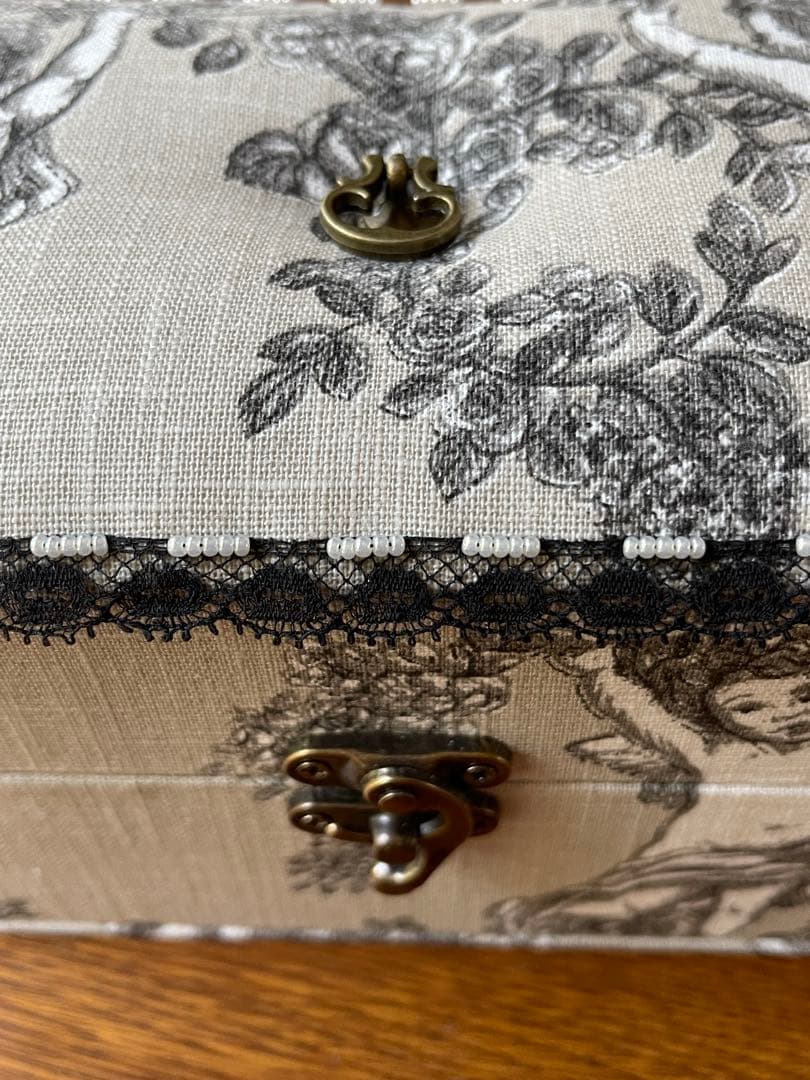 FUKUSUKEです　カルトナージュミニ裁縫箱