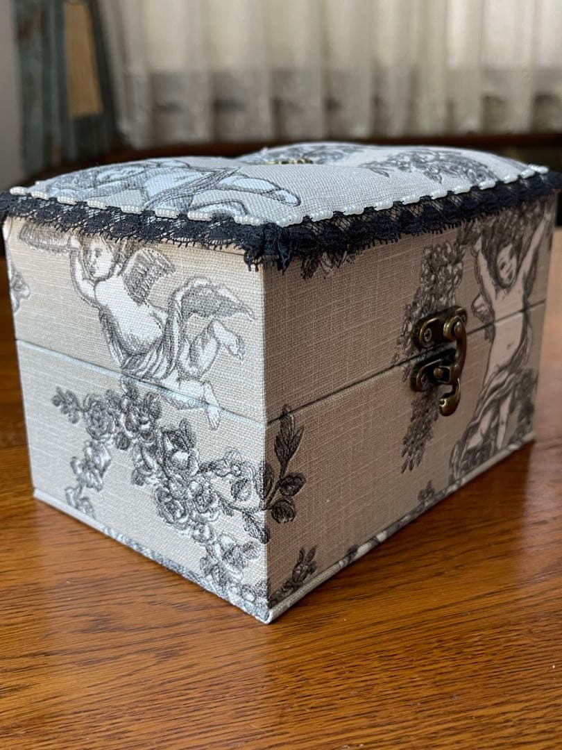 FUKUSUKEです　カルトナージュミニ裁縫箱