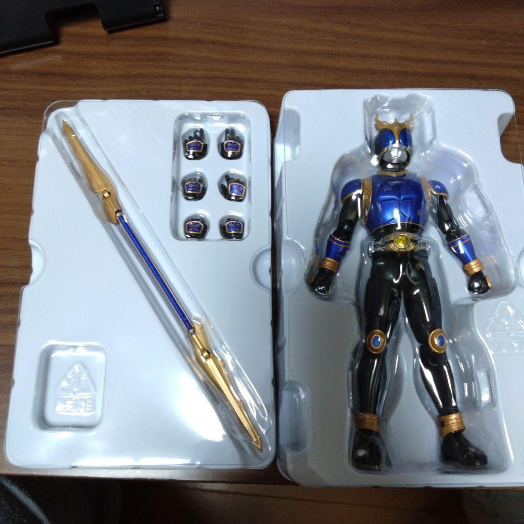仮面ライダークウガ　真骨影フィギュアーツ　プレミアムバンダイ