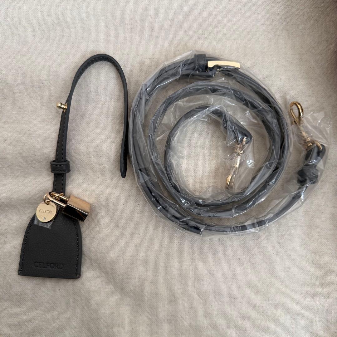 セルフォード　ビジューツイストバックルハンドバッグ　グレー