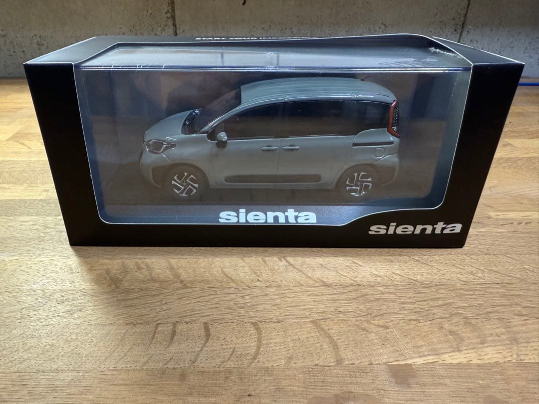 シエンタ 10系 カラーサンプル ミニカー アーバンカーキ